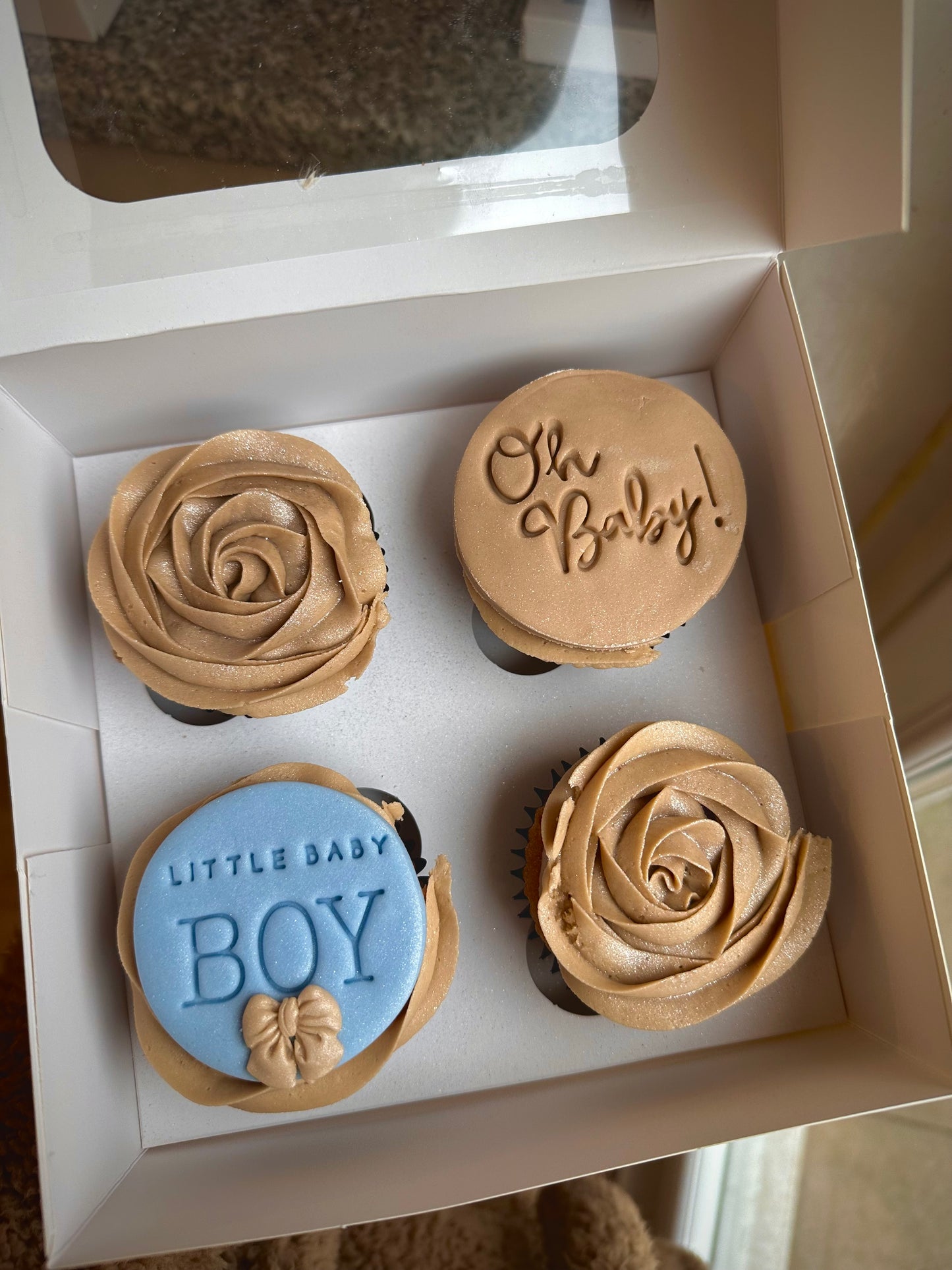 Baby shower cupcakes