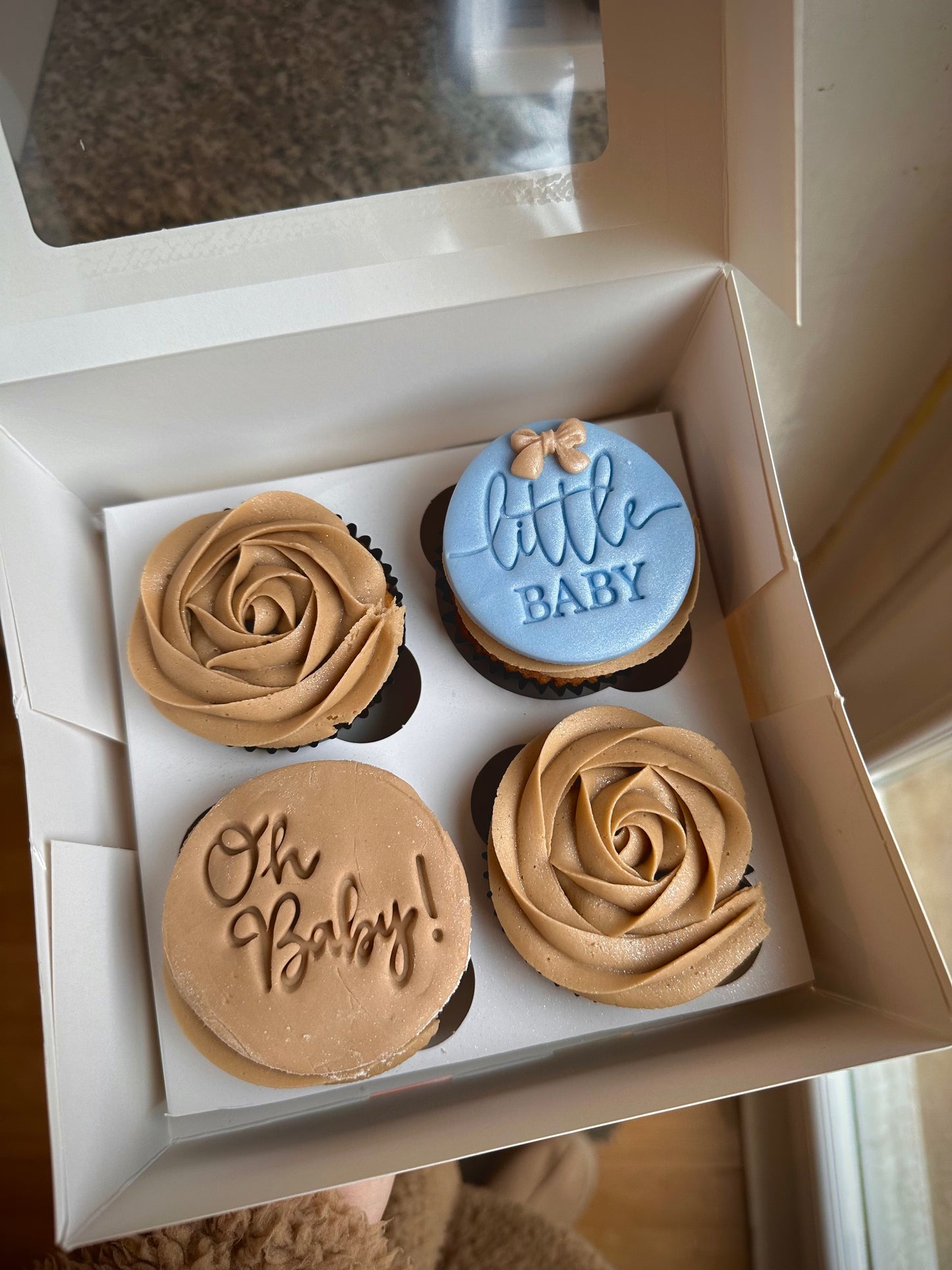 Baby shower cupcakes