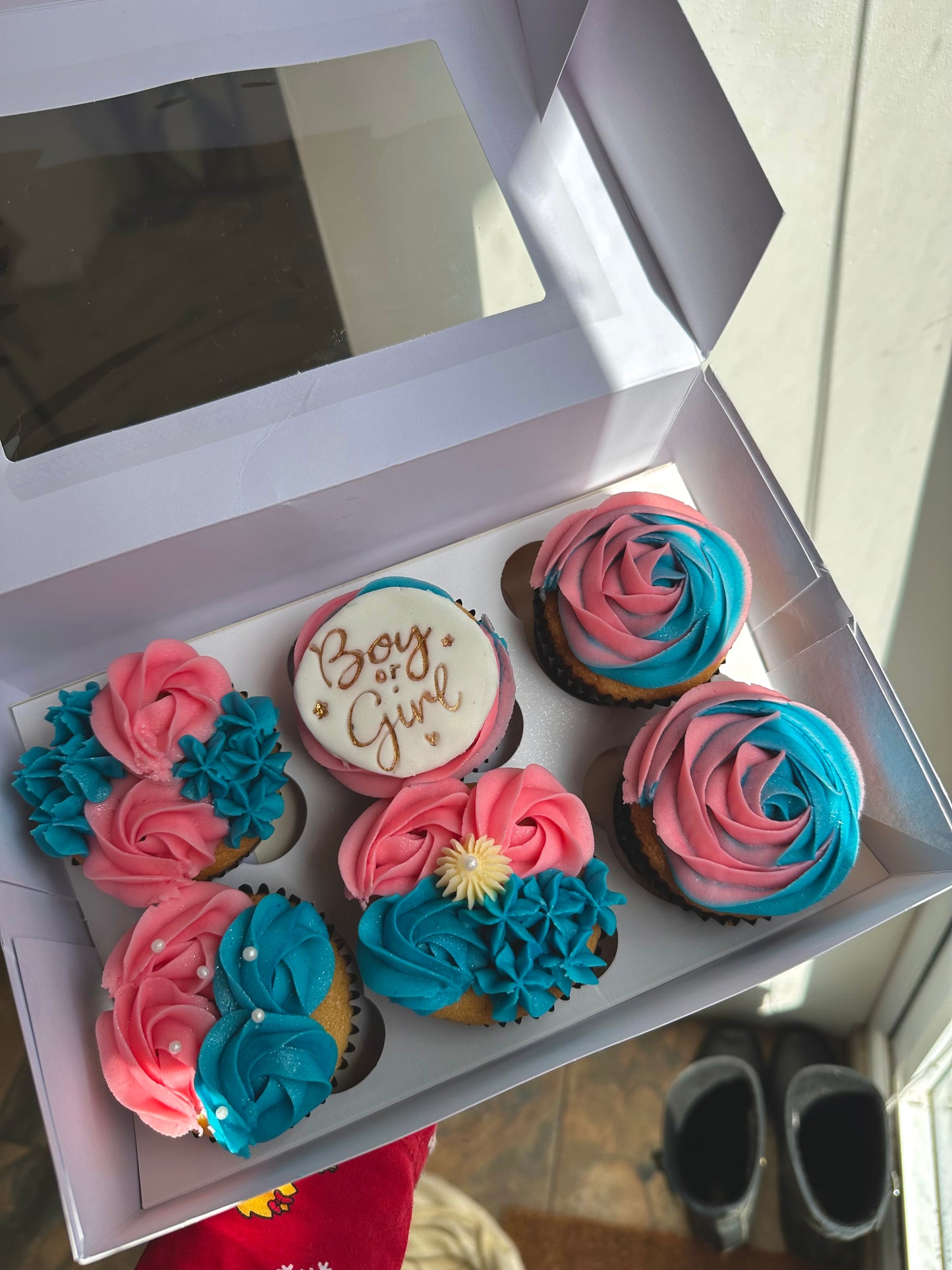 Gender reveal cupcakes