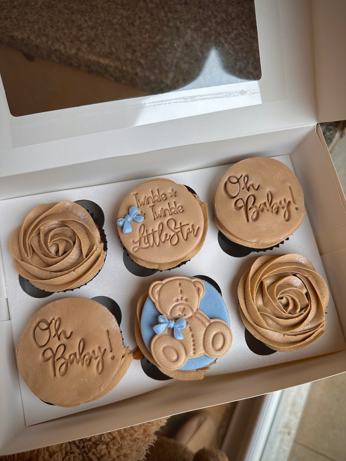 Baby shower cupcakes