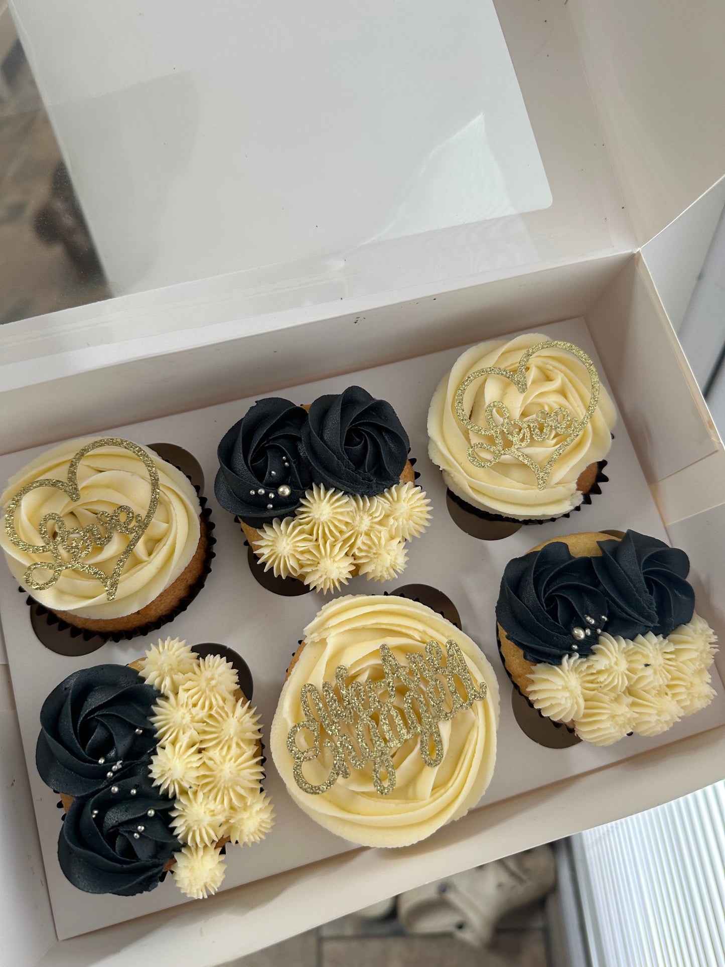 Engagement cupcakes