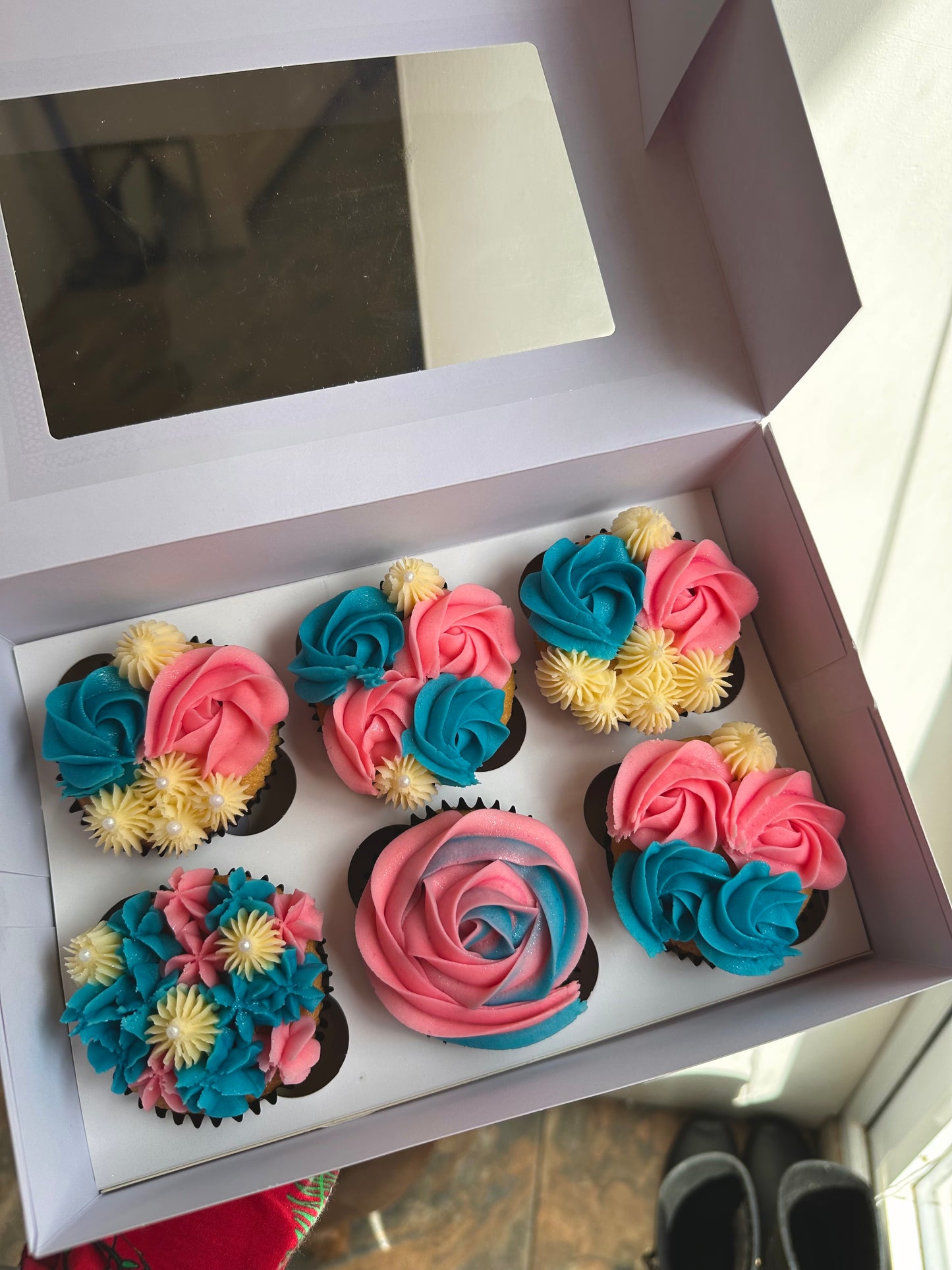 Gender reveal cupcakes