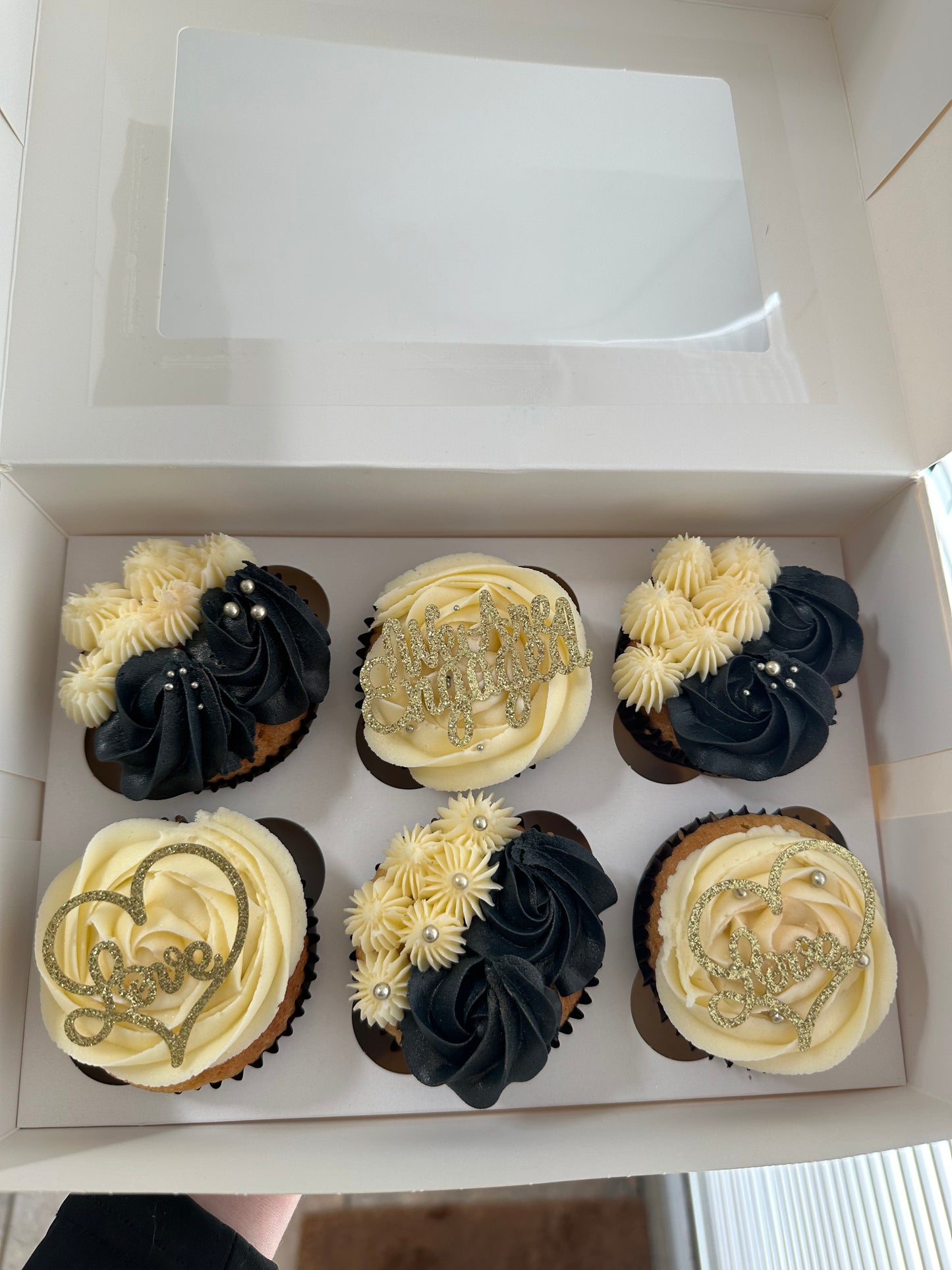 Engagement cupcakes