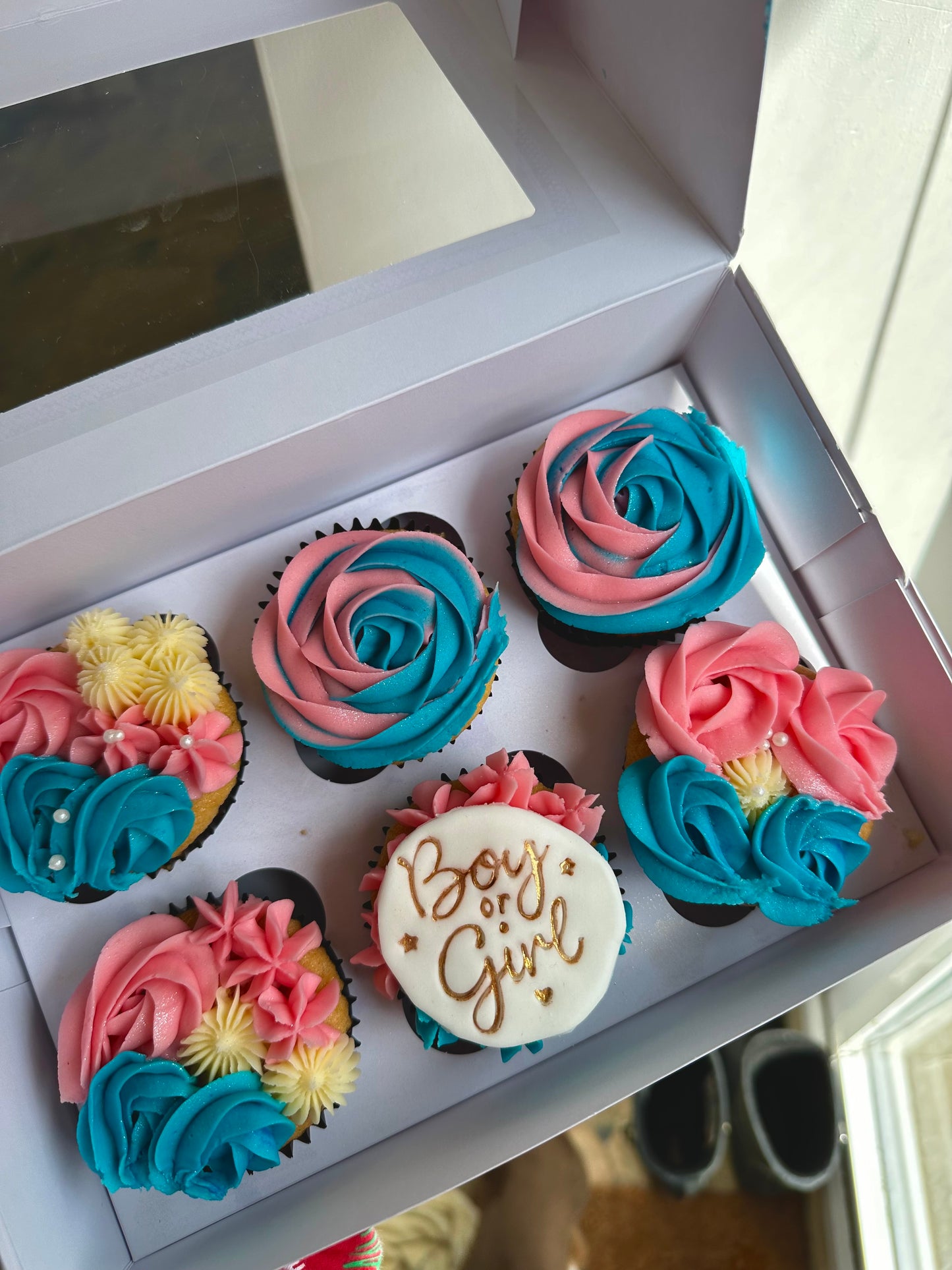 Gender reveal cupcakes